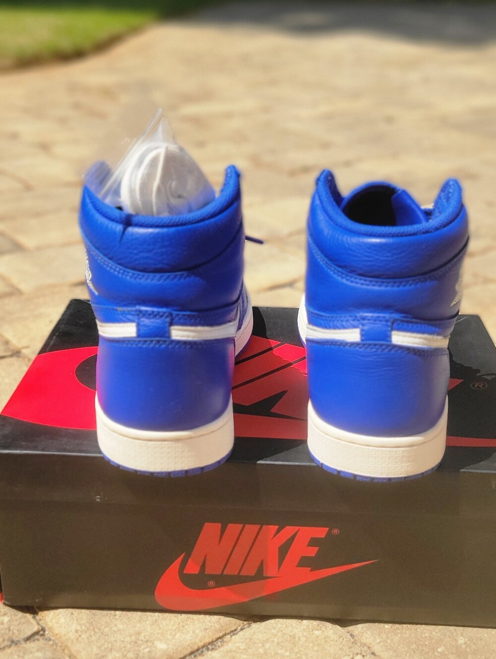 Jordan 1 High OG 'Hyper Royal' - Picture 3 of 8